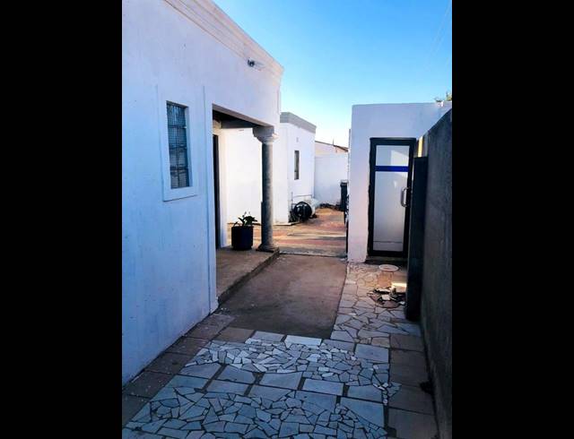 2 BEDROOM HOUSE FOR SALE IN BRAM FISCHERVILLE